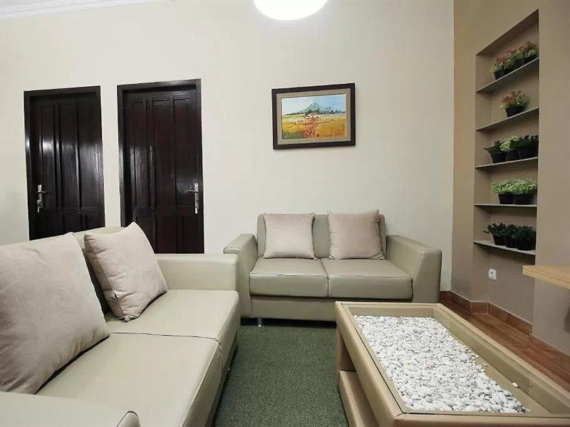 Oyo 572 Omah Gedongkuning Syariah Homestay Yogyakarta Exterior foto